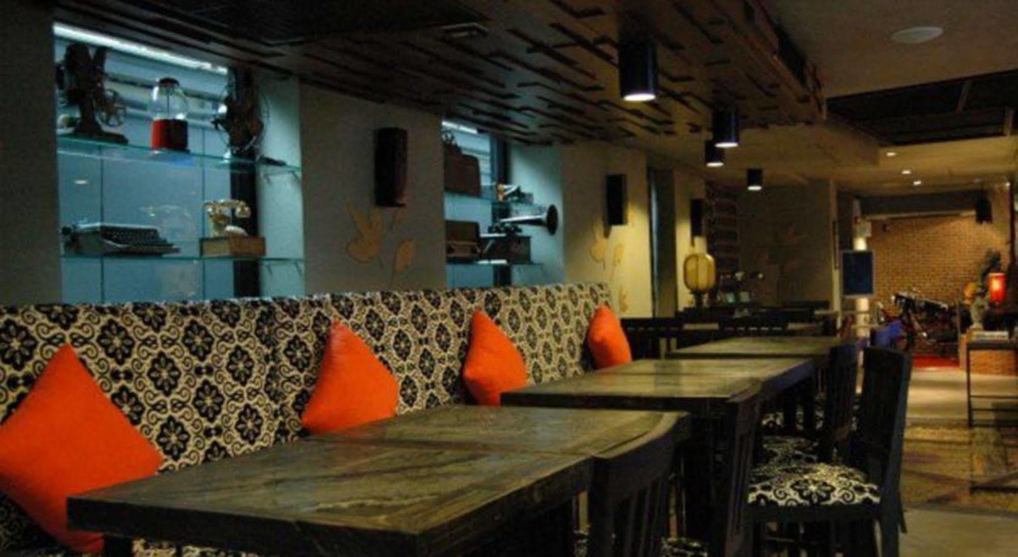 The Fusion Suites Bangkok Exteriör bild